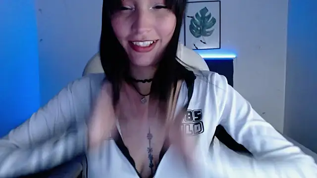 mia collens online show from 13, 12, 2025