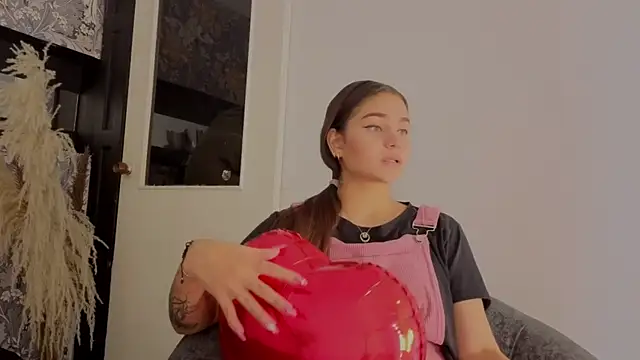 hinata itachi online show from 14, 2, 2026