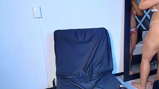 Snapshot of caroo_gomeez chatting on 13, 10, 2025 caroo gomeez online show from 13, 10, 2025