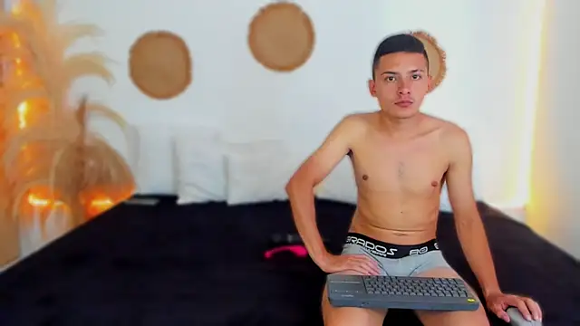 TifannyRossiii online show from 21, 3, 2025