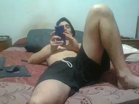 Snapshot of italianbighorse22 chatting on 26, 11, 2025 italianbighorse22 online show from 26, 11, 2025