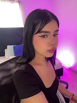 Lily Woodz online show from 17, 4, 2026