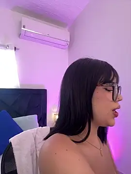 Lily Woodz online show from 23, 3, 2026