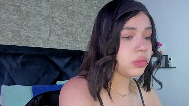 Lily Woodz online show from 8, 11, 2025