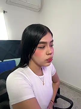 Lily Woodz online show from 8, 2, 2026