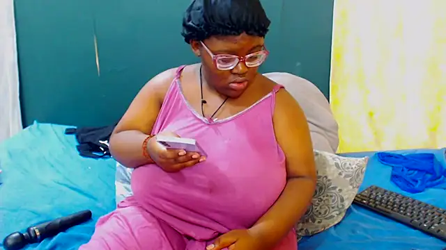 Snapshot of Damm_Bobbies chatting on 12, 4, 2026 Damm Bobbies online show from 12, 4, 2026