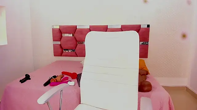 celeste smmith  online show from 17, 11, 2025