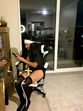 AlejandritaMilano online show from 1, 11, 2025