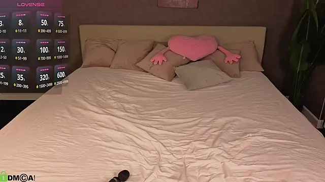 Mollly Rouge online show from 13, 12, 2025