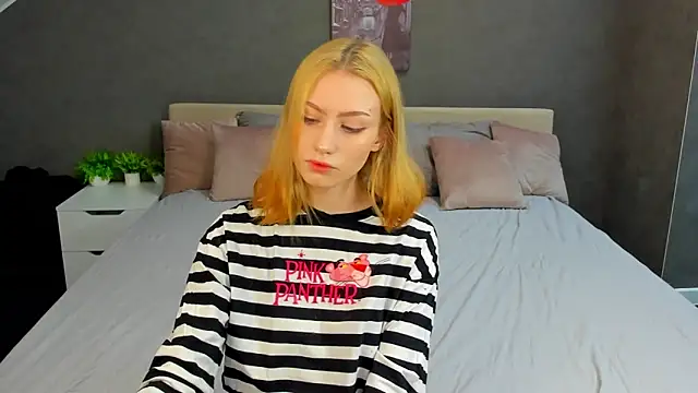 Mollly Rouge online show from 18, 3, 2025