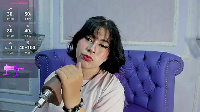 Snapshot of Lily_Martinez chatting on 28, 11, 2025 Lily Martinez online show from 28, 11, 2025