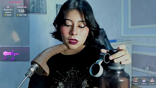 Snapshot of Lily_Martinez chatting on 26, 10, 2025 Lily Martinez online show from 26, 10, 2025