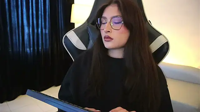 Daisha Riley online show from 10, 4, 2026