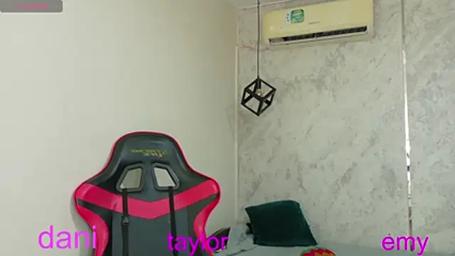 dani-lue online show from 22, 4, 2026