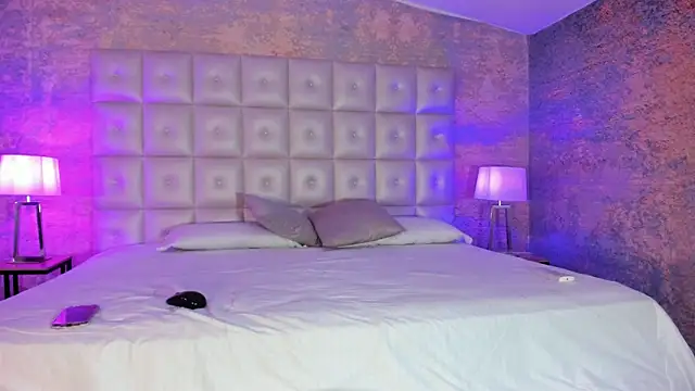 loladupont online show from 8, 11, 2025