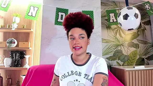 Snapshot of loladupont chatting on 15, 6, 2026 loladupont online show from 15, 6, 2026