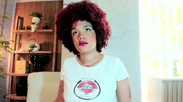 Snapshot of loladupont chatting on 24, 6, 2026 loladupont online show from 24, 6, 2026