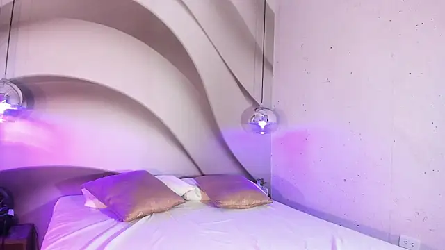 loladupont online show from 9, 11, 2025