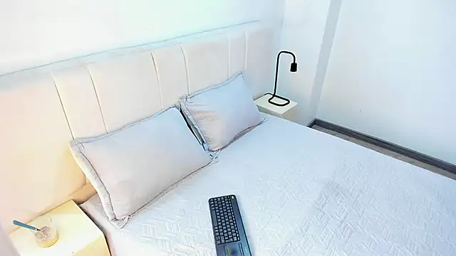 AbrilSonne online show from 16, 2, 2025