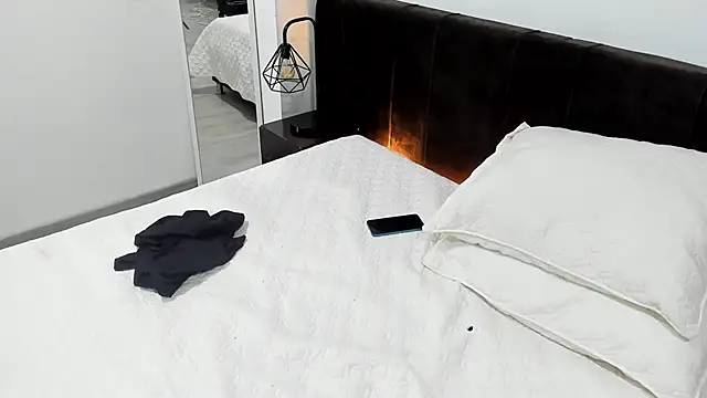 AbrilSonne online show from 19, 3, 2025