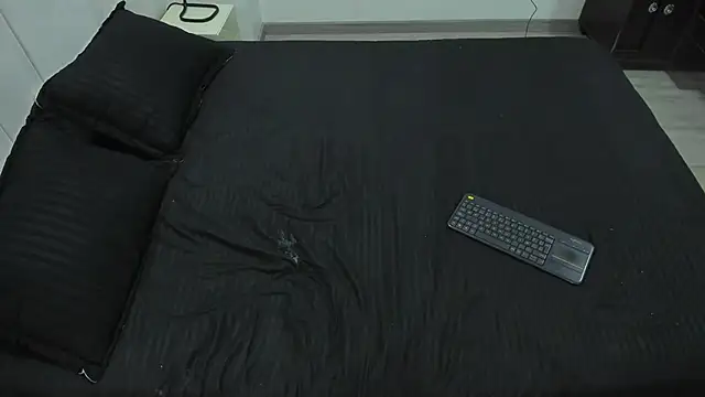 AbrilSonne online show from 10, 2, 2025