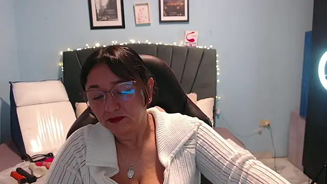 AngelRouss online show from 1, 3, 2025