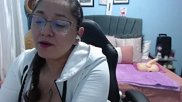 AngelRouss online show from 7, 2, 2026