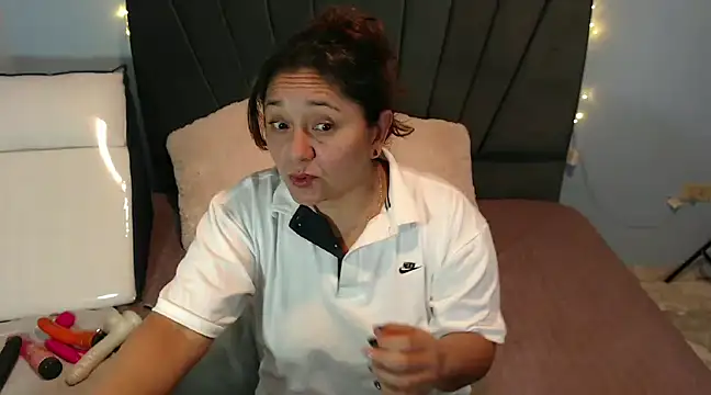 AngelRouss online show from 1, 2, 2025