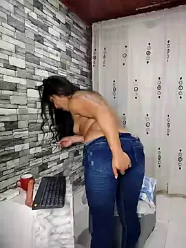 lovelypocahontas11 online show from 5, 1, 2025