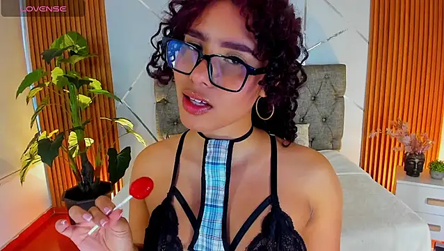 charlottee white online show from 25, 11, 2025