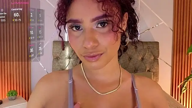 Snapshot of charlottee_white chatting on 2, 6, 2026 charlottee white online show from 2, 6, 2026