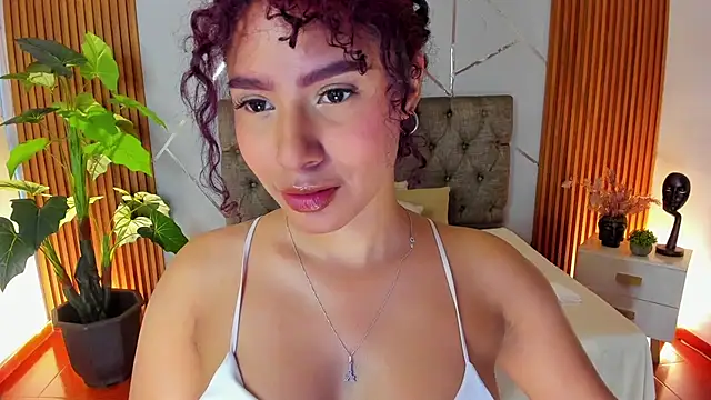 charlottee white online show from 4, 12, 2025