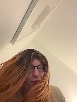 Valerie-4-U online show from 5, 1, 2025