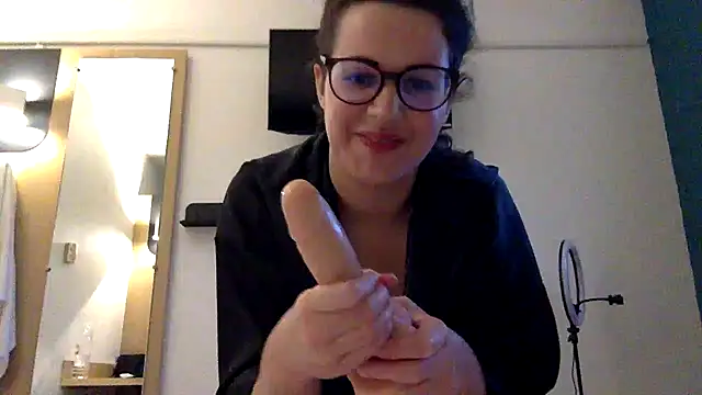 LolaGuess online show from 9, 1, 2025