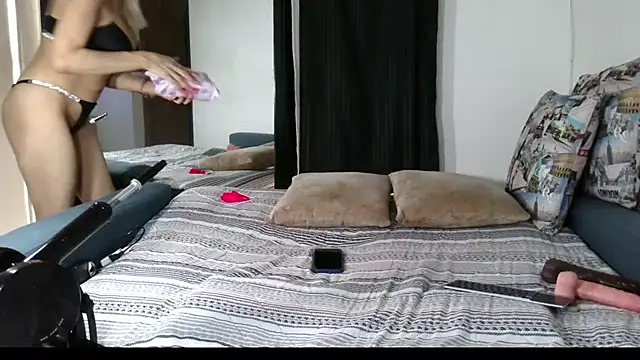 Carla-Bonny18 online show from 5, 4, 2026