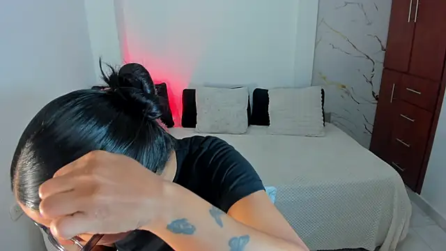 martina roldam online show from 15, 6, 2026