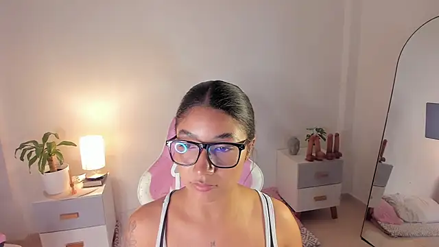 martina roldam online show from 6, 10, 2025