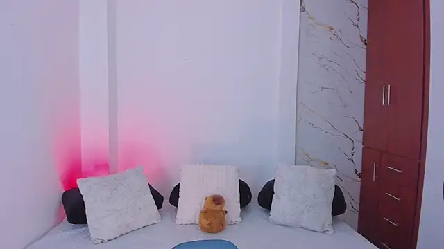 martina roldam online show from 4, 4, 2026