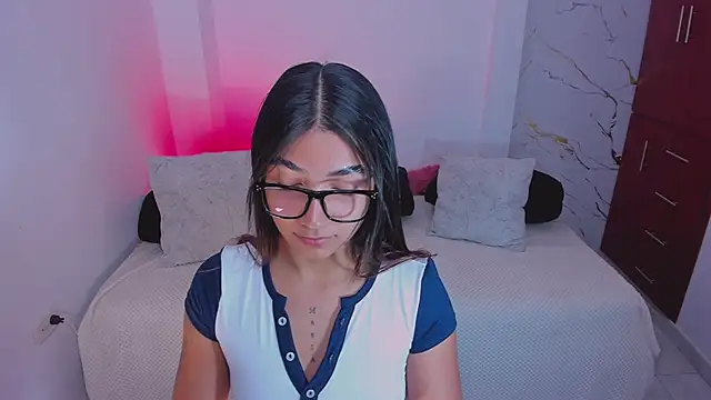 martina roldam online show from 14, 4, 2026