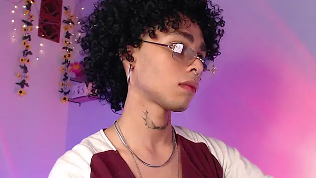 Snapshot of seven7xis chatting on 8, 3, 2025 seven7xis online show from 8, 3, 2025