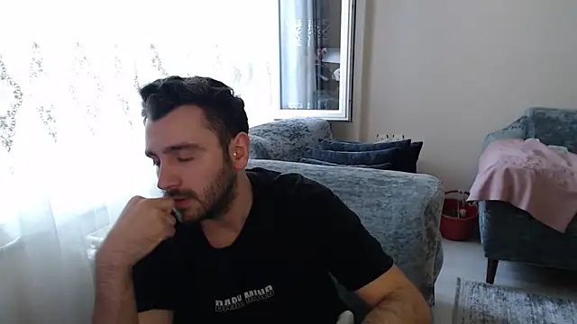 handsomeee04 online show from 17, 5, 2026