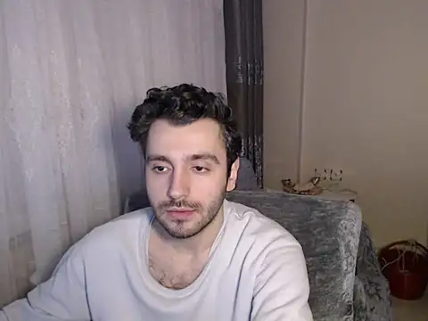 handsomeee04 online show from 13, 4, 2026