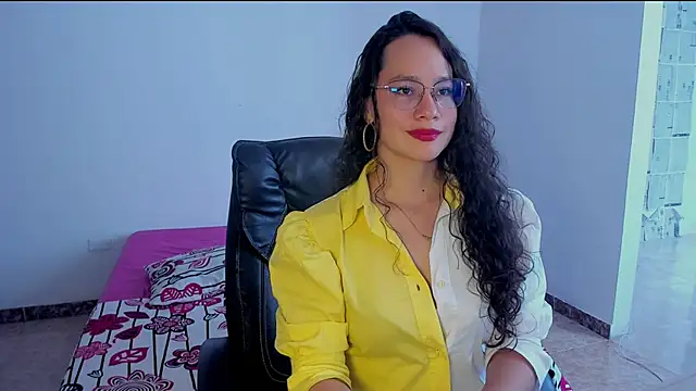 emmaTorres1 online show from 28, 2, 2025