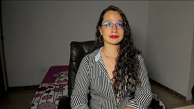 emmaTorres1 online show from 28, 2, 2025