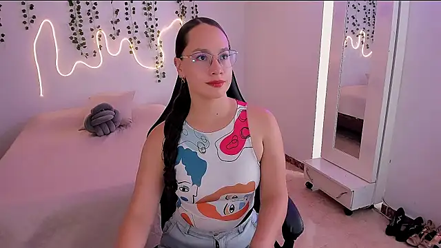 emmaTorres1 online show from 6, 10, 2025