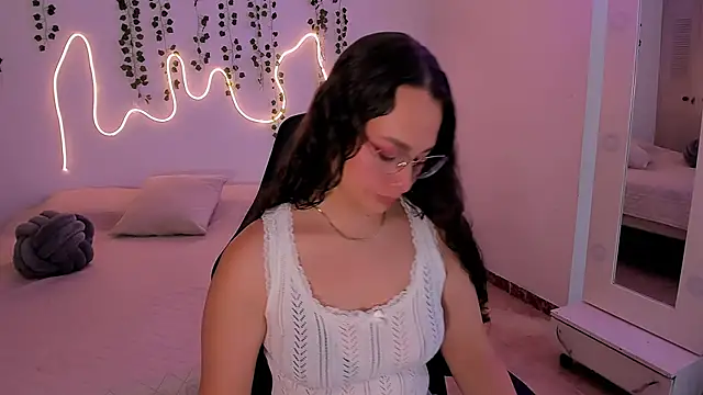 emmaTorres1 online show from 10, 10, 2025