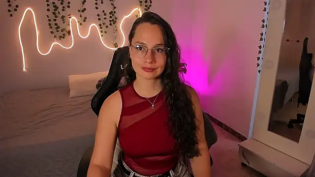 emmaTorres1 online show from 18, 11, 2025