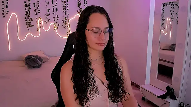 emmaTorres1 online show from 15, 10, 2025