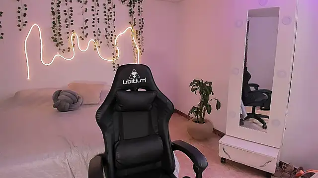 emmaTorres1 online show from 23, 9, 2025