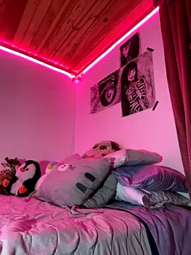 lauuraww online show from 24, 9, 2025